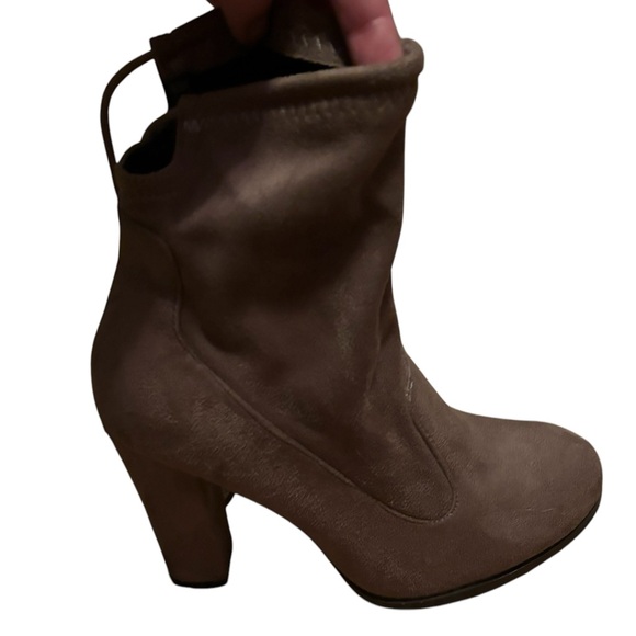 EUC-Vegan Shirhk brown suede boots - Picture 2 of 10